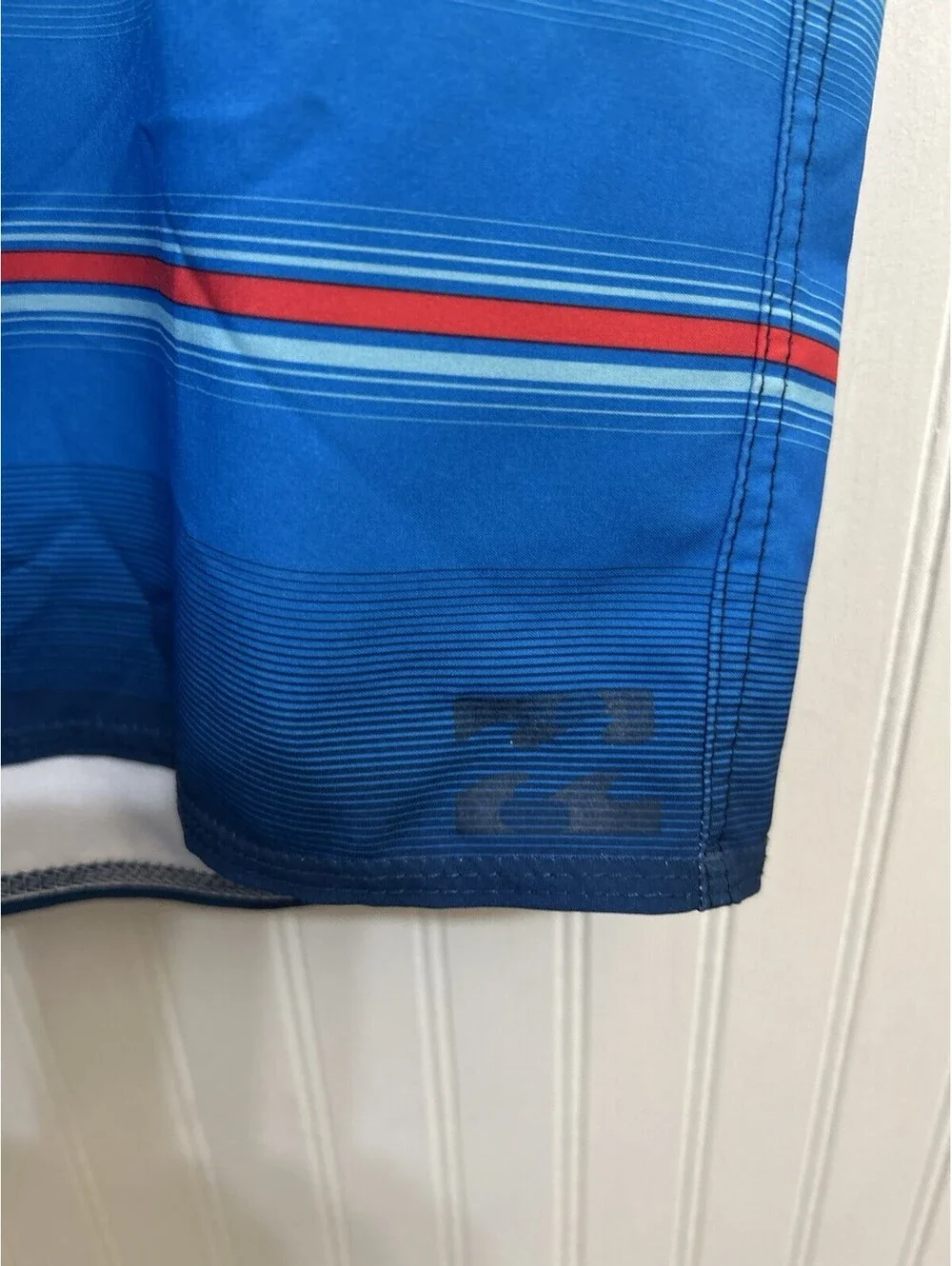 Billabong Swim Trunks Men's Size Large Red Blue Striped Surf Board Shorts A4P6